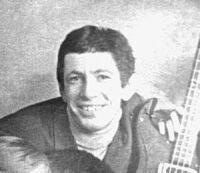 Бас-гитарист и вокалист Виктор Соколовский во времена кабацкой молодости